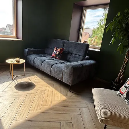 Chez Eugenie Et Alphonse *