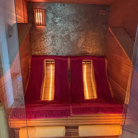 Chez Eugenie Et Alphonse *